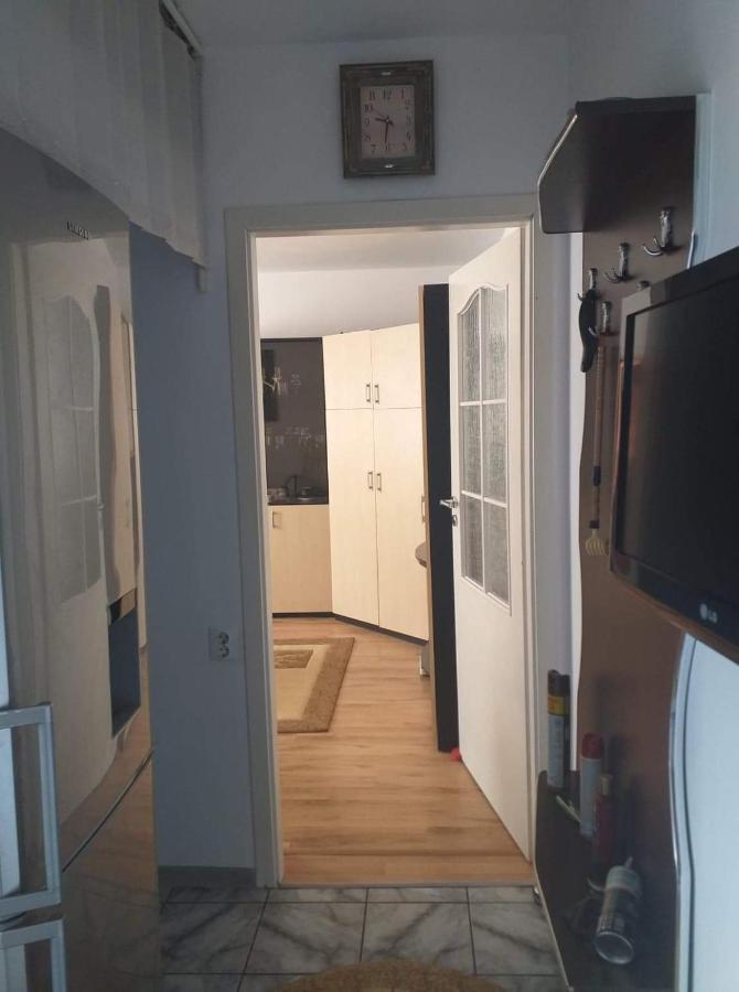 Apartament Cu Regim Hotelier In Dr.Tr. Severin Дробета-Турну Северин Екстериор снимка