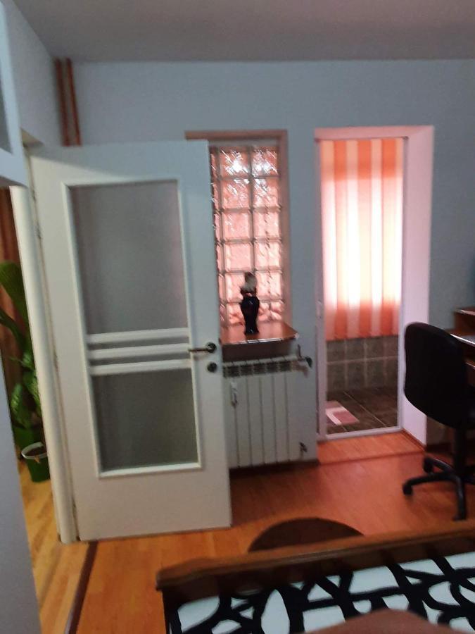 Apartament Cu Regim Hotelier In Dr.Tr. Severin Дробета-Турну Северин Екстериор снимка
